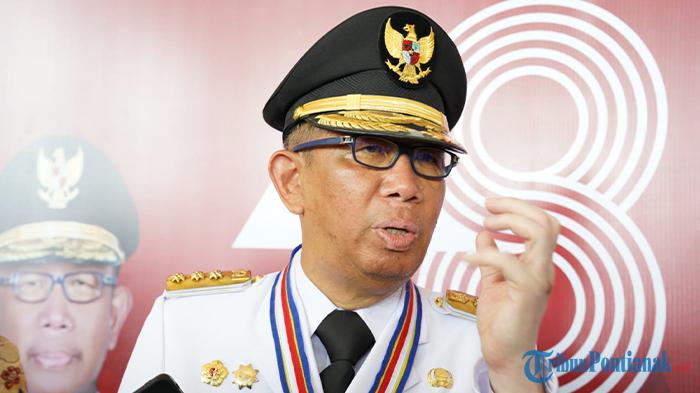 saat-diwawancarai-setelah-Upacara-Kenaikan-Bendera-Kemerdekaan-RI.jpg