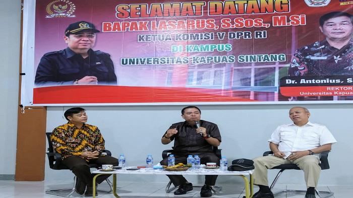 saat-jadi-narasumber-di-FGD-bersama-mahasiswa-Universitas.jpg