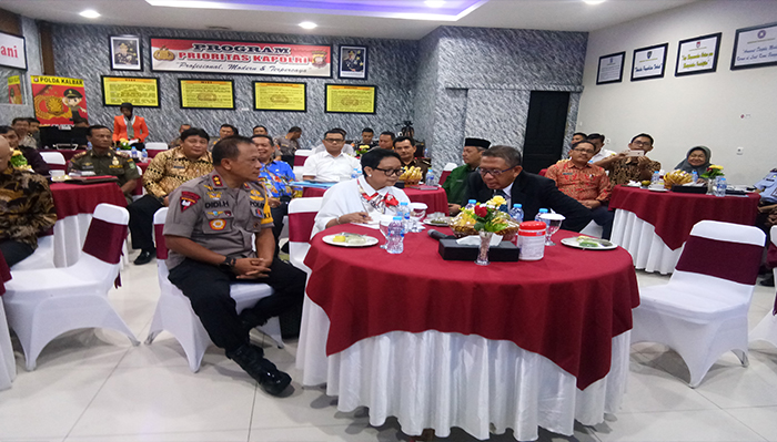 saat-menlu-retno-kapolda-kalbar-didi-haryono-dan-gubernur-kalbar.jpg