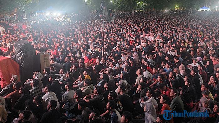 saat-nonton-bareng-pertandingan-sepak-bola-Indonesia-VS-Uzbekistan.jpg