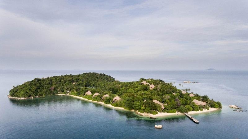 4 Pulau Hidden Gem dan Eksotis di Ketapang, Cocok Buat Camping Sambil Healing