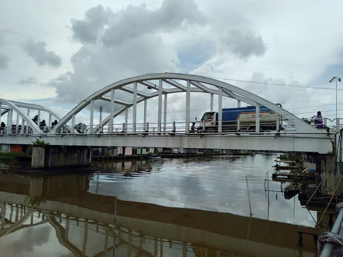 Masyarakat Sambas Dukung Kebijakan Bupati Larang Kendaraan Roda Enam Melintas di 2 Jembatan