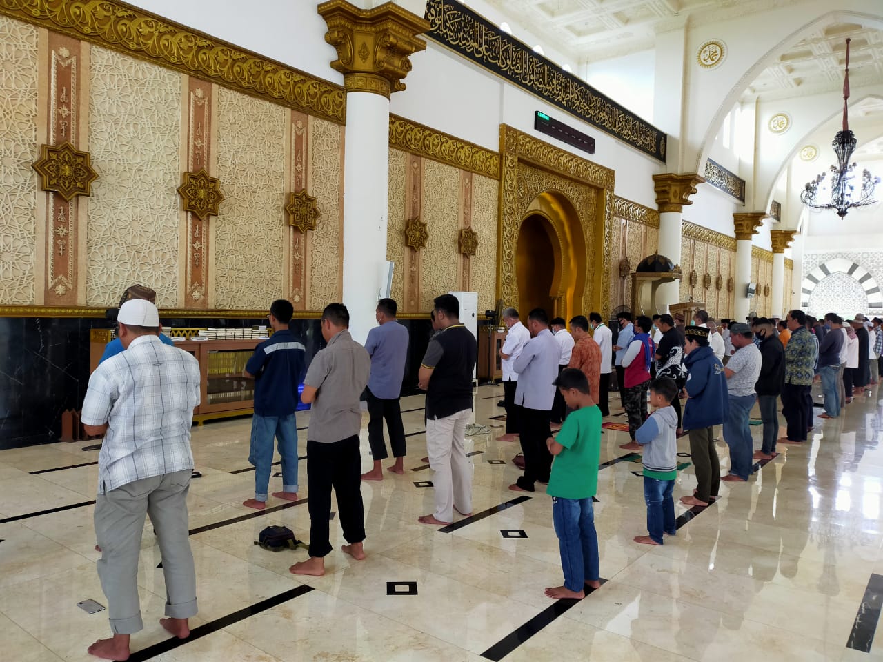 Mulai Gelar Salat Berjamaah, Mujahidin Terapkan Protokol Kesehatan dan Atur Jarak Saf 60 Centimeter