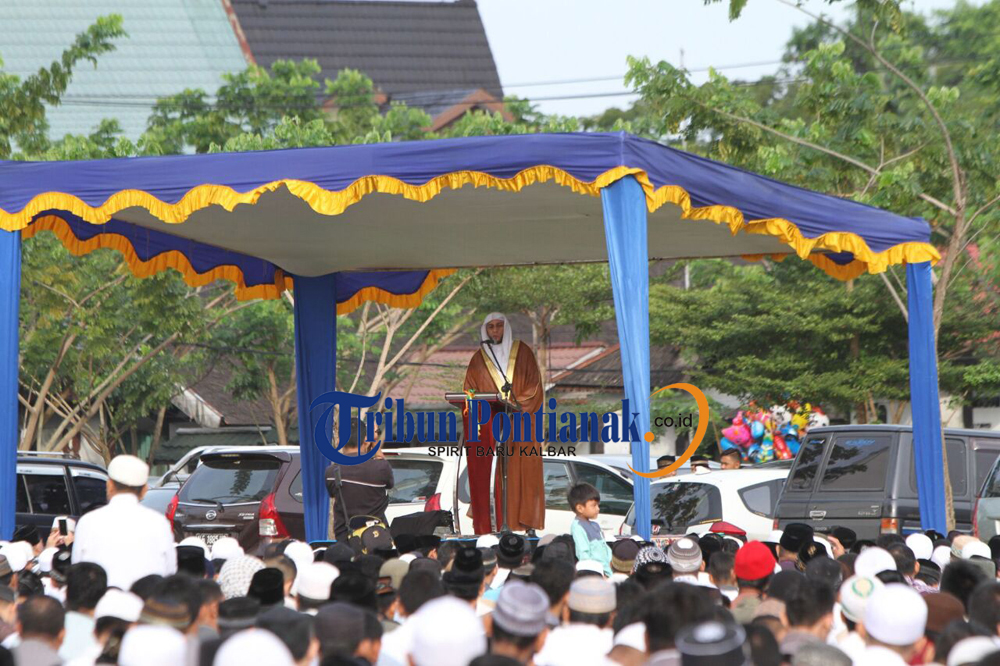 salat-id-di-masjid-raya-mujahidin_20160912_093139.jpg