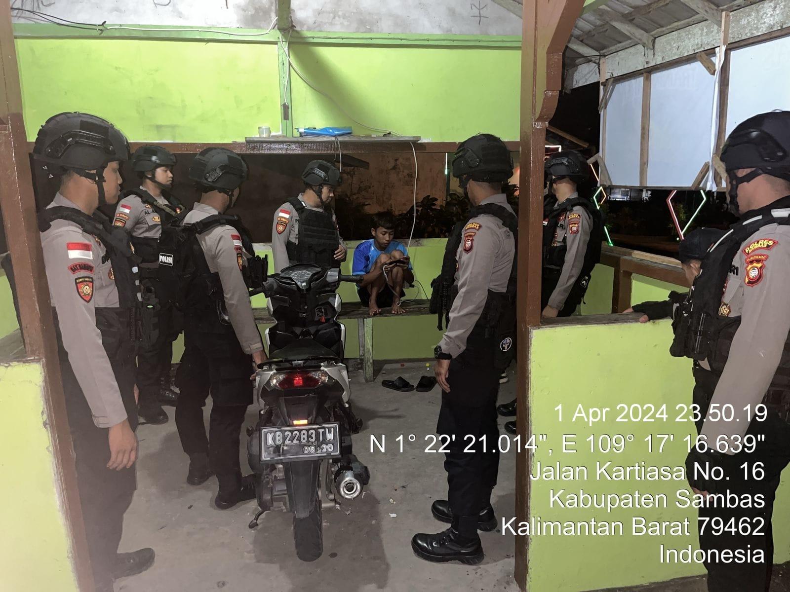 Personel Samapta Polres Sambas Laksanakan Patroli Jaga Kamtibmas Jelang Hari Raya Idul Fitri