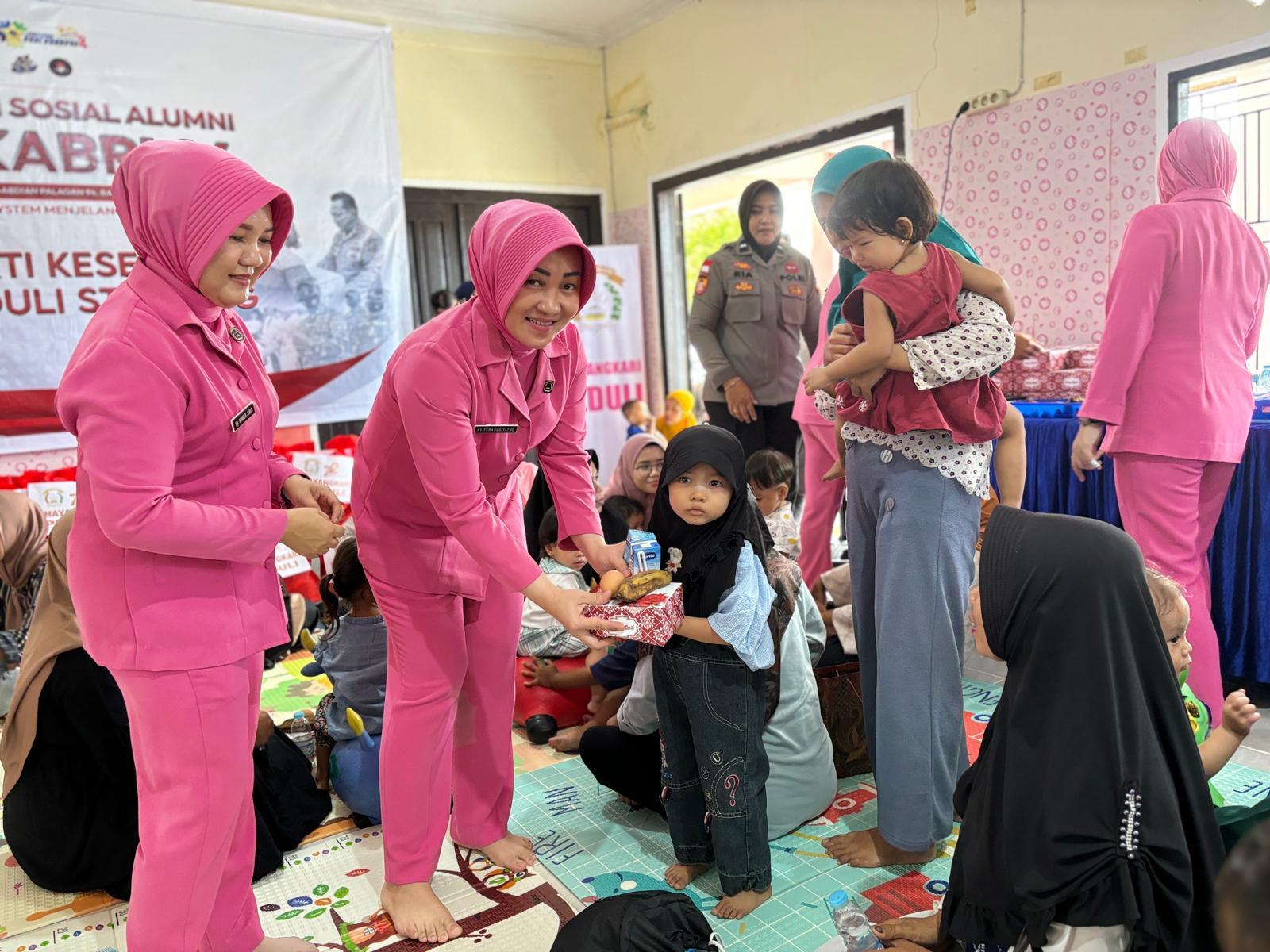 Peringati Darma Bhakti Alumni Akabri 1994, Polres Sambas Gelar Bakti Kesehatan Peduli Stunting