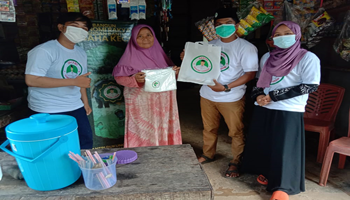 Santri Dukung Ganjar Pranowo di Kalbar, Bantu UMKM dengan Beri Modal dan Borong Dagangan