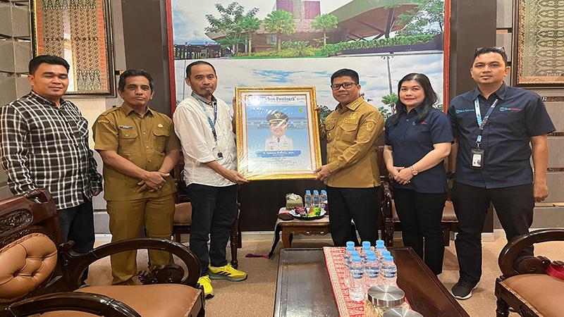 Bupati Satono Sambut Silaturahmi Manajemen Tribun Pontianak, Sebut Bangun Tiga Rumah Adat di Sambas