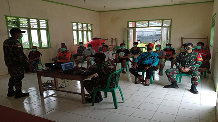 satgas-yonif-642kps-saat-memberikan-sosialisasi-protokol-kesehatan.jpg