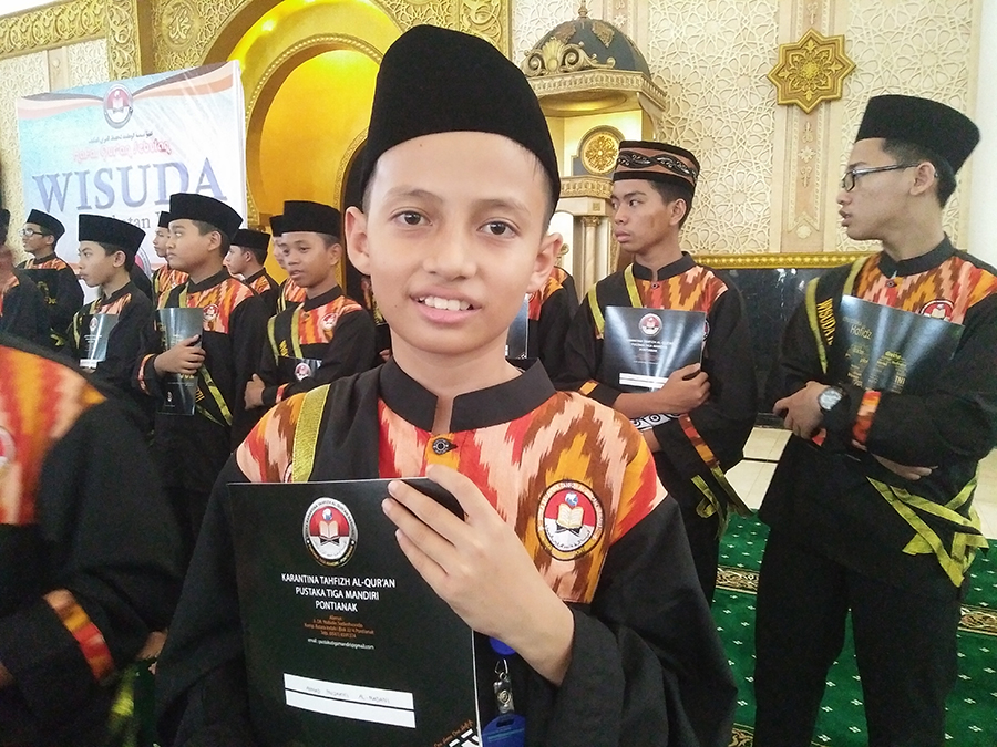 satu-di-antara-hafiz-cilik-ponpes-baitul-quran-m-muzaki-al-madani_20180530_102129.jpg