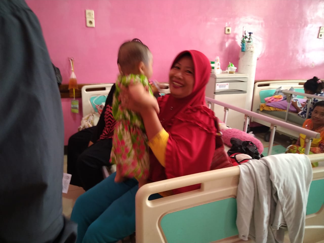 satu-diantara-balita-yang-terdampak-ispa-yang-saat-ini-masih-dirawat-di-rsud-agoesdjam-ketapang.jpg