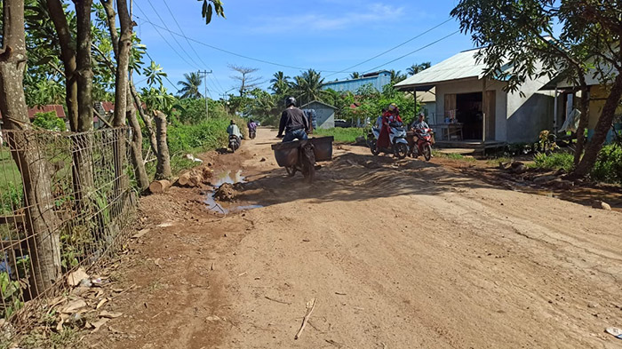 satu-diantara-ruas-jalan-provinsi-yang-rusak-dan-akan-mulai-diperbaiki-3.jpg