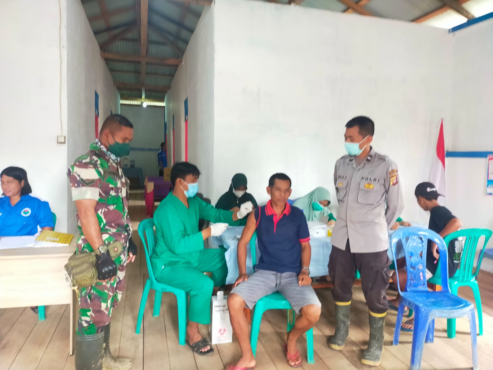 Polsek dan Puskesmas Sayan Gelar Vaksinasi Tahap I dan II, Ratusan Orang Divaksin