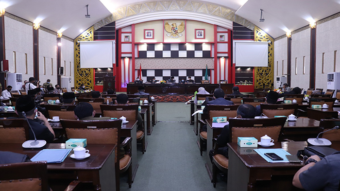 Fraksi Gerindra DPRD Kabupaten Sambas Ungkap Raperda Mesti Selaras Dengan Aturan yang Lebih Tinggi