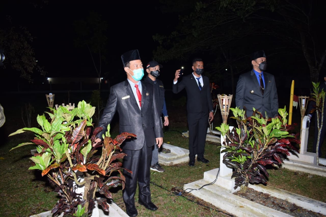 Ketua DPRD Sambas Anggap Renungan Suci Sebagai Bentuk Penghormatan Kepada Para Pahlawan