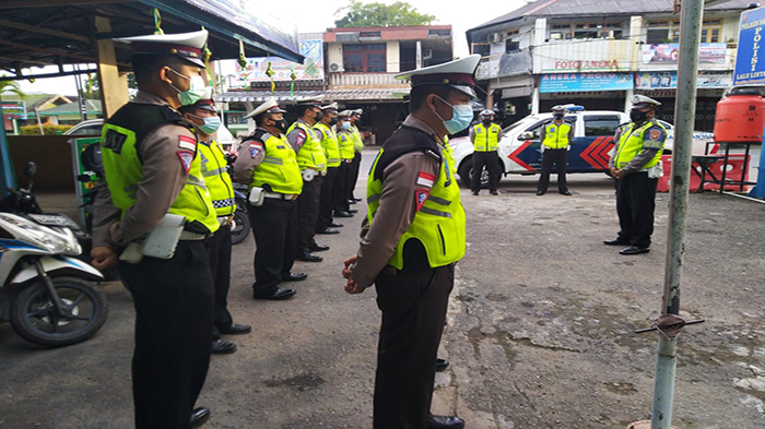 Satlantas Polres Sambas Laksanakan Strong Point Pagi di Titik Rawan Kecelakaan