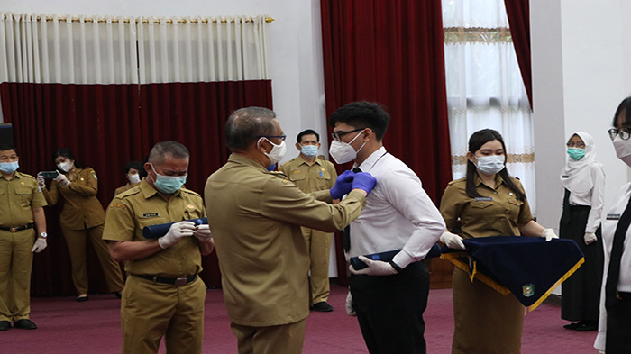 Serahkan SK CPNS Kepada 28 Lulusan PKN STAN, Sutarmidji Sebut Kunci Kompetisi adalah Inovasi