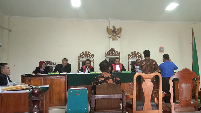 Sebelum Jalani Sidang Lanjutan Kasus Tipikor, Suryadman Gidot Ucapkan Sumpah
