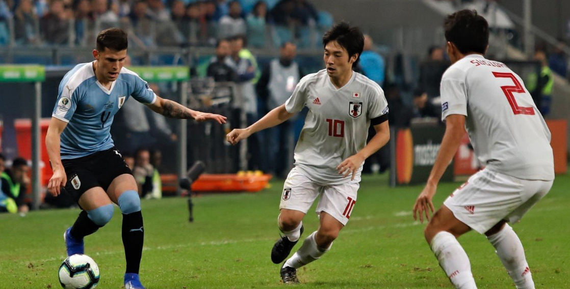 sedang-berlangsung-live-streaming-jepang-vs-uruguay-babak-kedua-saling-berbalas-gol.jpg