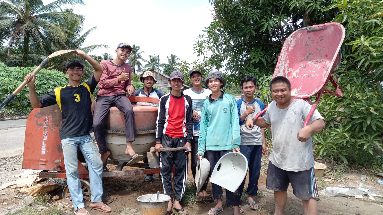 sejumlah-pemuda-desa-sungai-paduan.jpg