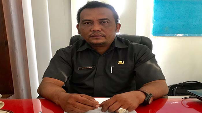 sekretaris-dinas-pendidikan-kabupaten-kayong-utara-rahadi-usman-sdfsd.jpg
