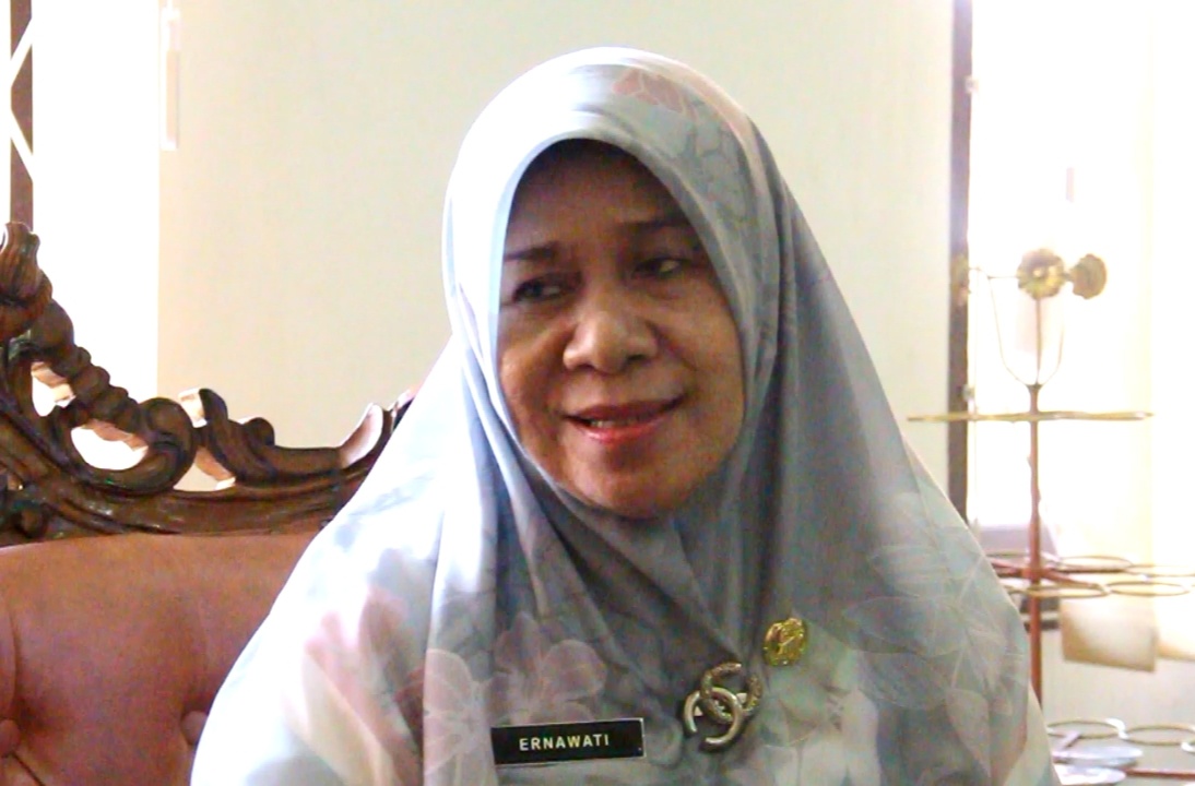 sekretaris-dprd-kabupaten-sambas-ernawati.jpg