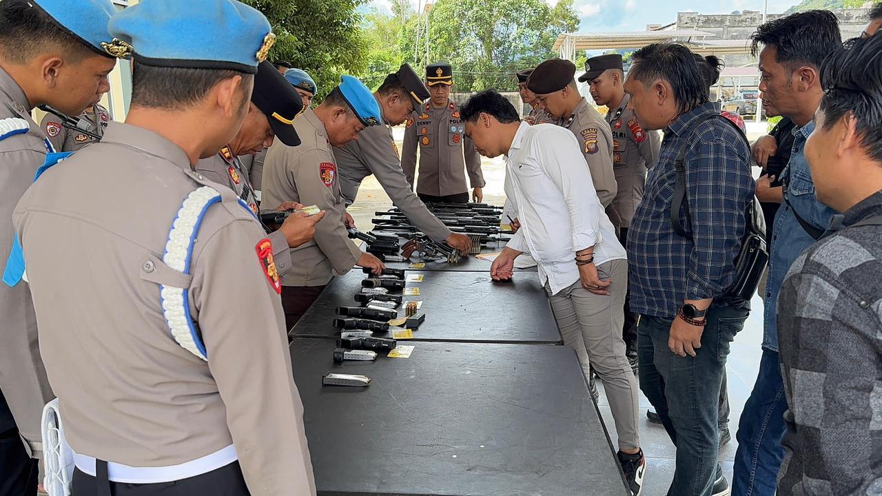 Wakapolres Kayong Utara Pimpin Pengecekan Senpi untuk Pastikan Penggunaan Sesuai Prosedur