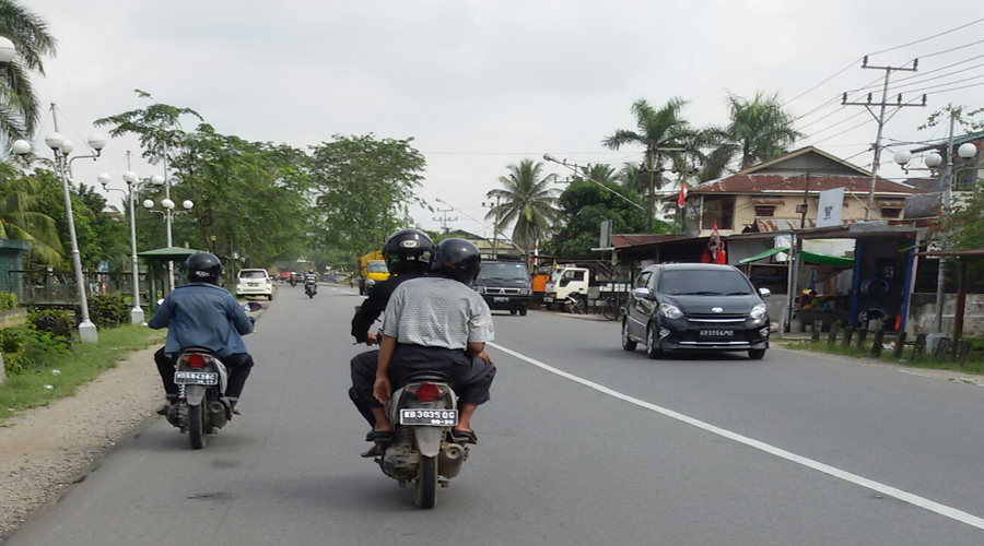 Arus Lalu Lintas Jalan Adi Sucipto Sepi