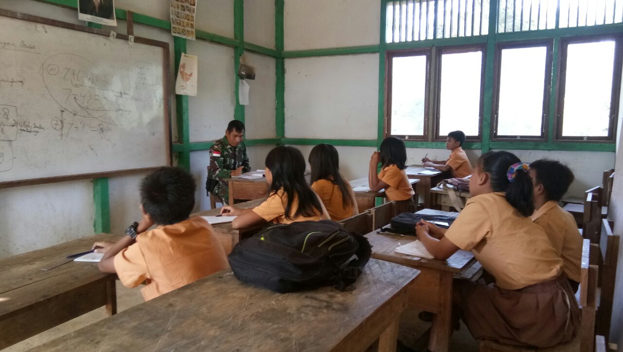 Panggilan Hati, Inilah Kisah Serda Paengno dari Babinsa Hingga Menjadi Guru