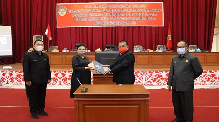 Seluruh Fraksi DPRD Landak Sampaikan Pendapat Akhir Terhadap Raperda Pertanggungjawaban APBD 2020