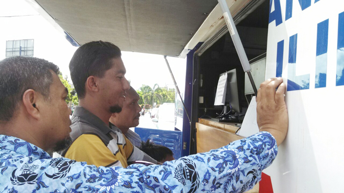 Perpanjang SIM Lebih Cepat, Warga Serbu Layanan Simling Polda Kalbar