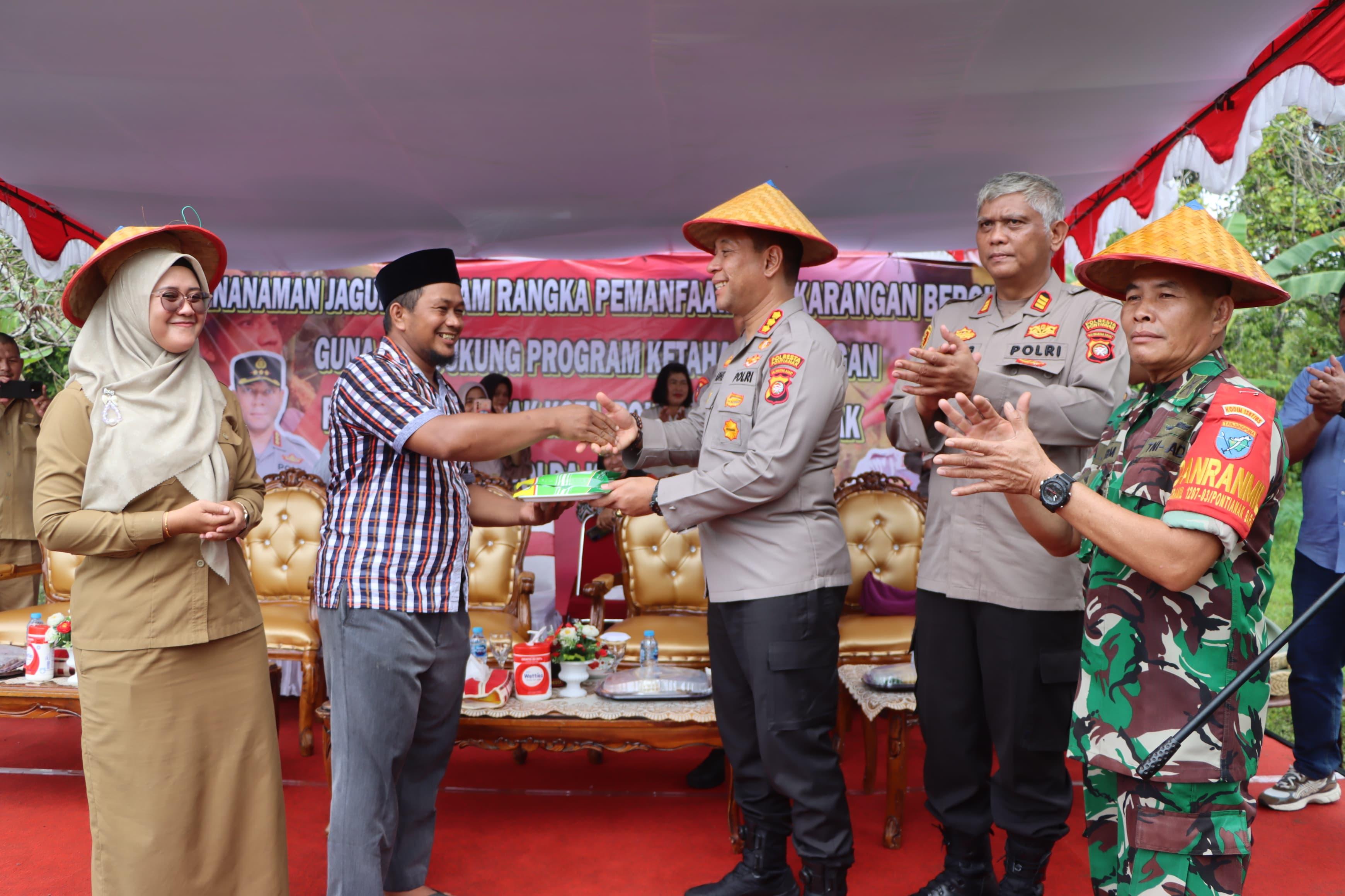 Polresta Pontianak Dukung Program Ketahanan Pangan Melalui Penanaman Jagung