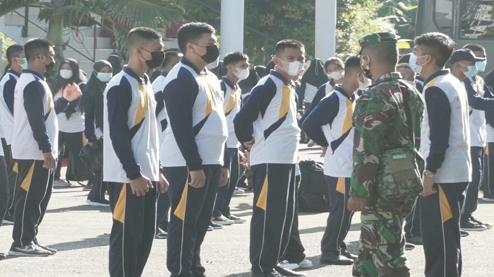 Tingkatkan Kedisplinan, Siswa Kelas XI SMK-SMTI Pontianak Ikuti Latihan Bela Negara - siswa-smk-smti-ikut-bela-negara-2.jpg