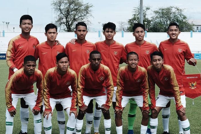 skuad-timnas-u-15-indonesia-berfoto-jelang-laga.jpg