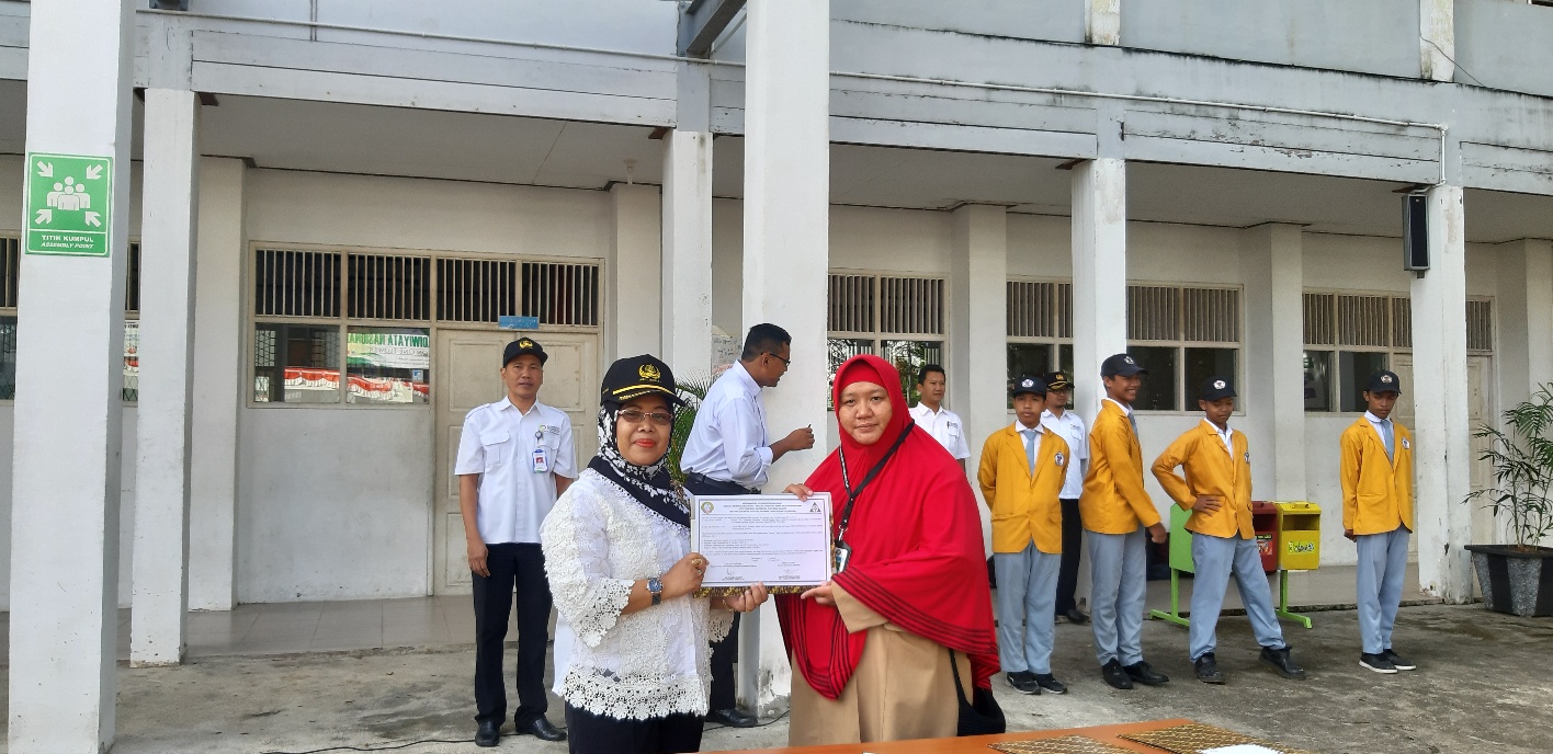 SMK-SMTI Pontianak Launching Program Adiwiyata, Satu Orang Satu Pohon