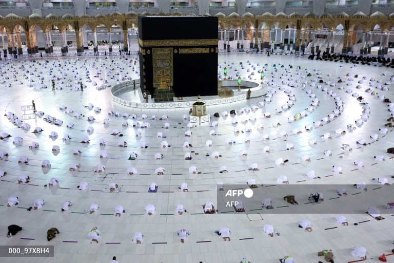 solat-tarawih-di-sekitar-kabah-masjidil-haram-makkah-arab-saudi.jpg
