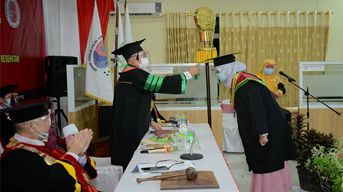 stikes-kapuas-raya-menyelenggarakan-wisuda.jpg