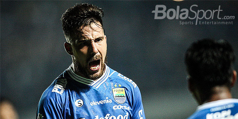 striker-persib-bandung-jonathan-bauman_20180611_162109.jpg