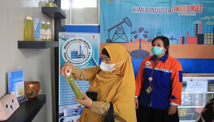 Studi Tiru Pembangunan ZI Menuju WBK/WBBM, Kepala Inspektorat Kunjungi SMK SMTI Pontianak - studi-tiru-tinjauan-lapangan-inspektorat-1234.jpg