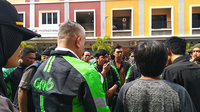 suasana-aksi-driver-grab-pontianak-di-depan-kantor-cabang-grab-pontianak.jpg