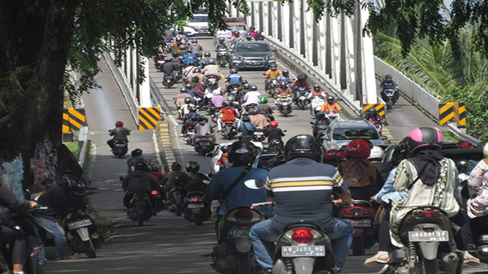 Masyarakat Pontianak Harap Kendaraan Roda Enam Tak Beroperasinya Pada Jam Pulang Kerja