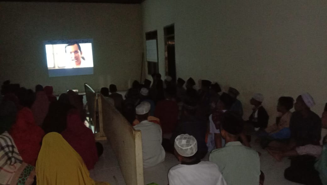 Sambut HUT RI ke 74, Mahasiswa IAIN Pontianak Ajak Santri Nonton Bareng Film Kebangsaan