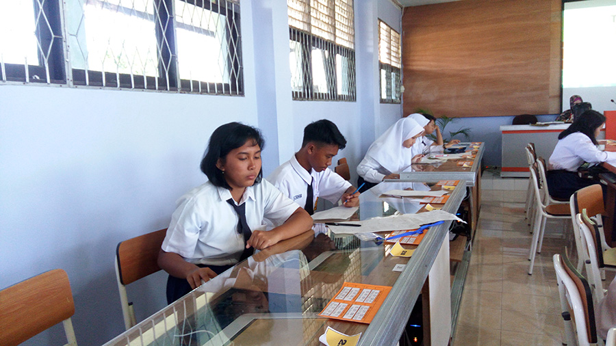 suasana-pelaksanaan-unbk-di-smpn-1-mempawah-hilir_20180424_155106.jpg