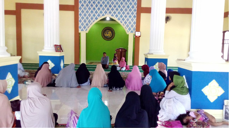 Mahasiswa KKL IAIN Pontianak Bersama Warga Adakan Pengajian