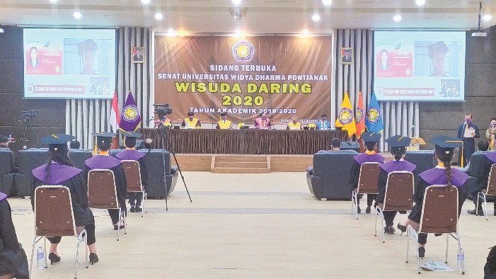 suasana-sidang-terbuka-senat-universitas-widya-dharma.jpg