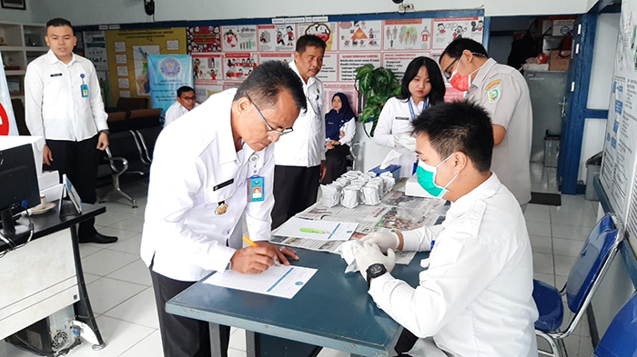 suasana-tes-urin-di-kantor-bnnk-sanggau-wjgsdc.jpg