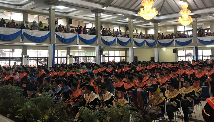 suasana-wisuda-untan-program-doktor-magister-profesi-sarjana.jpg