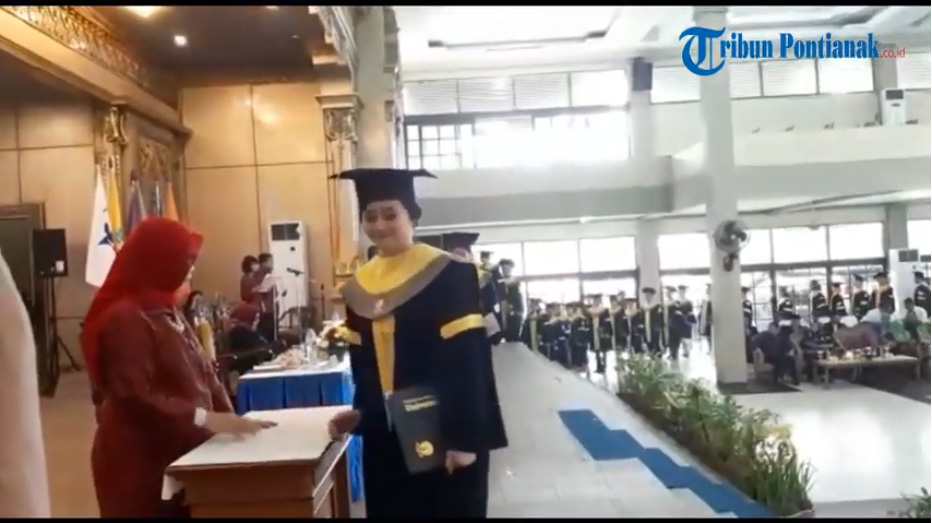 suasana-wisuda-upi-universitas-terbuka-pontianak.jpg