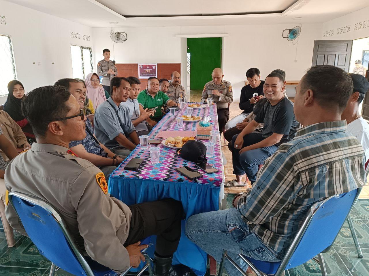 Gelar Jumat Curhat, Sat Binmas Polres Kayong Utara Dengar Langsung Keluhan Masyarakat di Sukadana