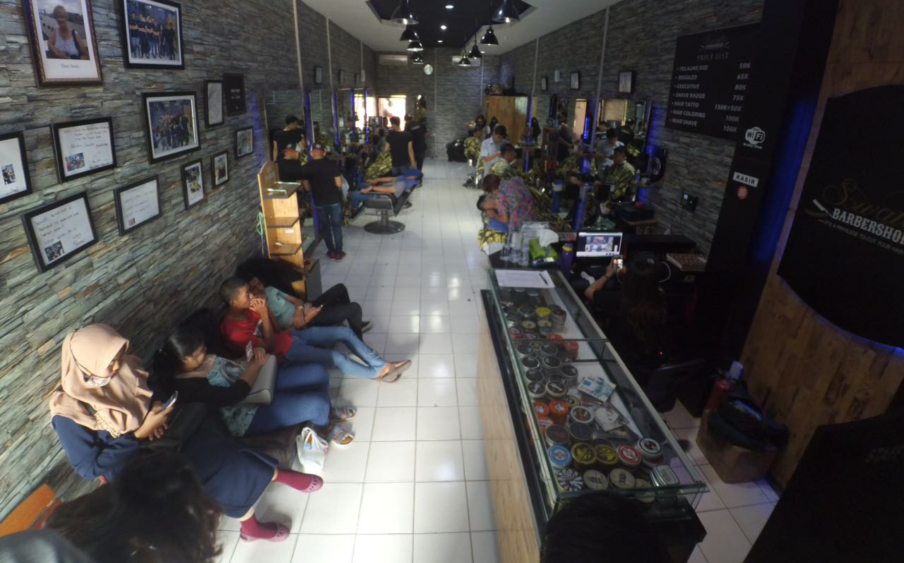 swalesh-barbershop-jalan-putri-candra-midi-pontianak_20180213_173543.jpg